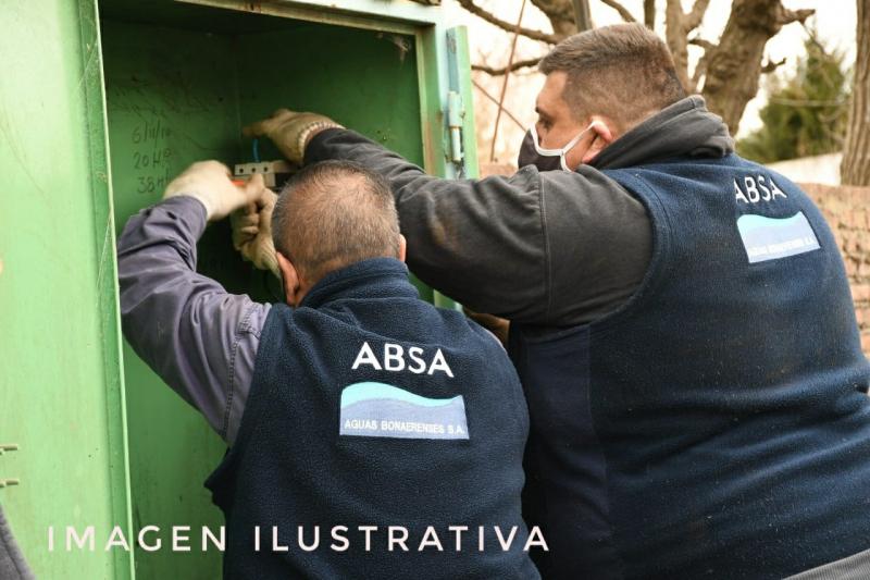 Tareas de mantenimiento y reparación sobre la red de agua en la zona Norte de La Plata