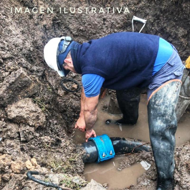 Trabajos de mantenimiento sobre la red de agua en La Plata