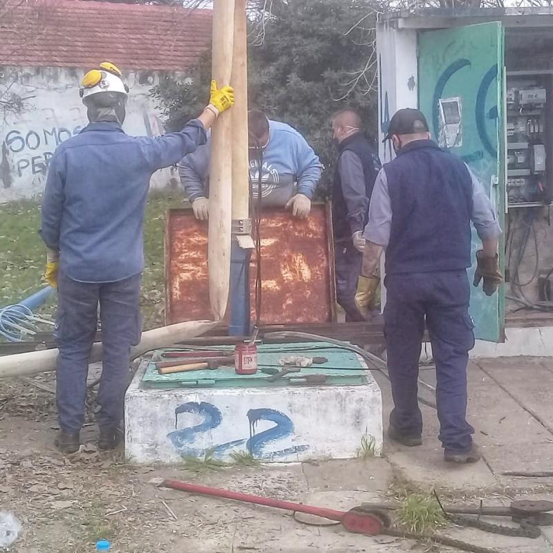ABSA cambió una bomba en el barrio Monasterio en La Plata