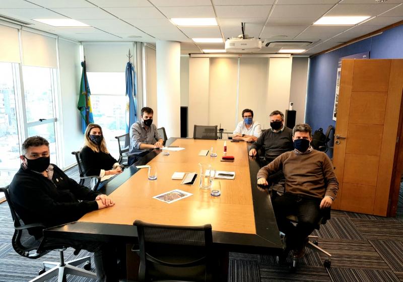 Reunión entre ABSA, Ministerio y concejal por el acceso al agua en los barrios de La Plata