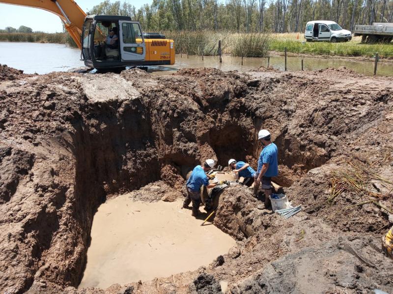 ABSA trabaja en las últimas reparaciones del año sobre el Acueducto Nueve de julio, Carlos Casares y Pehuajo