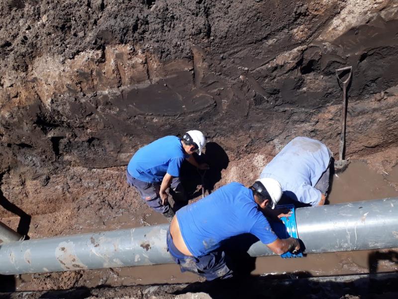ABSA recambió un tramo de cañería de impulsión en Lincoln