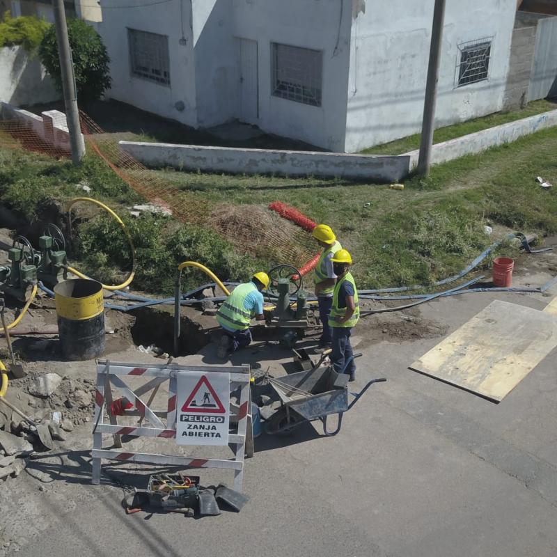 ABSA recambia un colector cloacal en Punta Alta