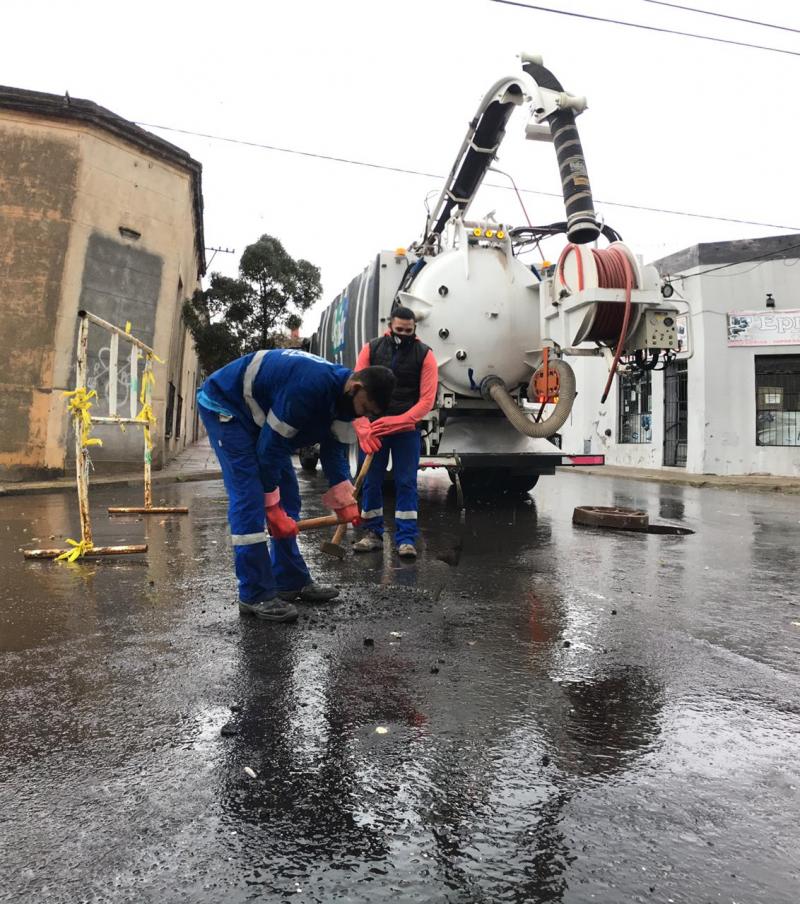 Trabajos de reparación y mantenimiento sobre la red de agua y cloacas en Carmen de Patagones