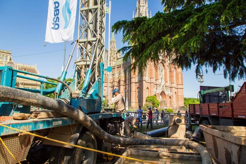 ABSA realiza obras de nuevas perforaciones de agua en La Plata