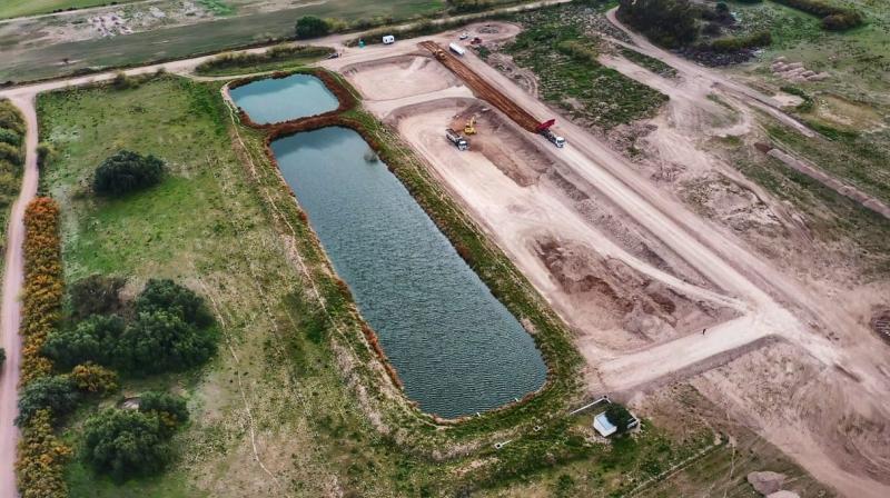 Avanza la obra de ampliación de la Planta Depuradora de Líquidos Cloacales de la localidad de Médanos.