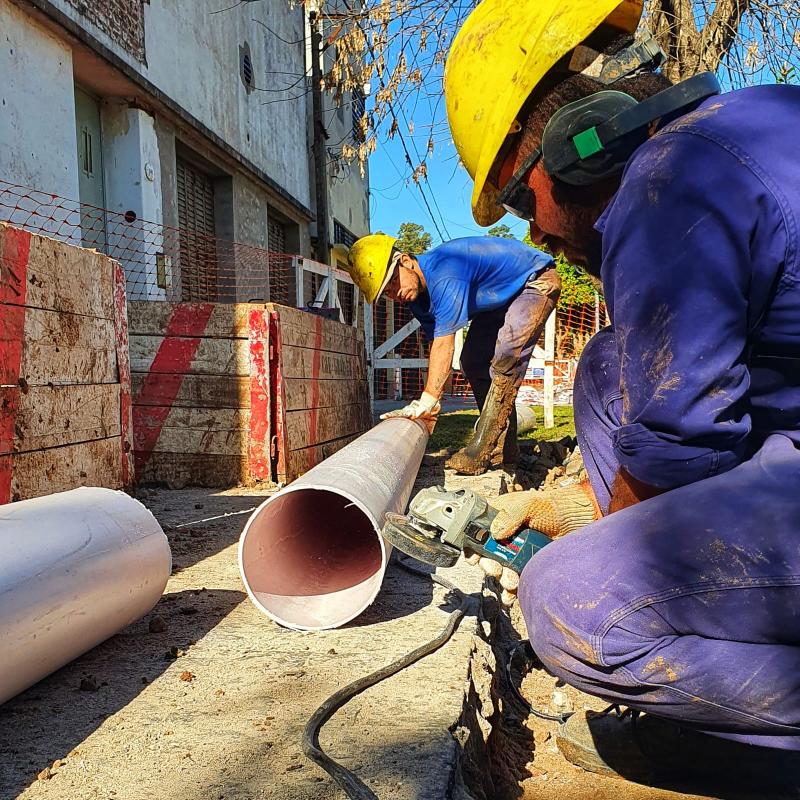 Tareas sobre el servicio de cloacas en La Plata