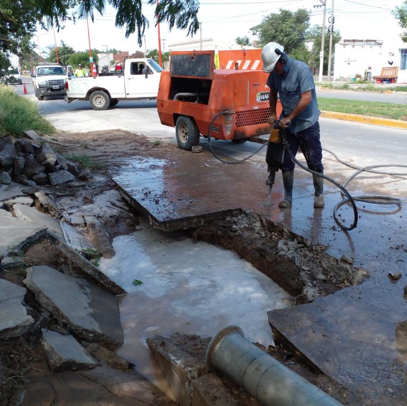 Se repara un acueducto en Carmen de Patagones