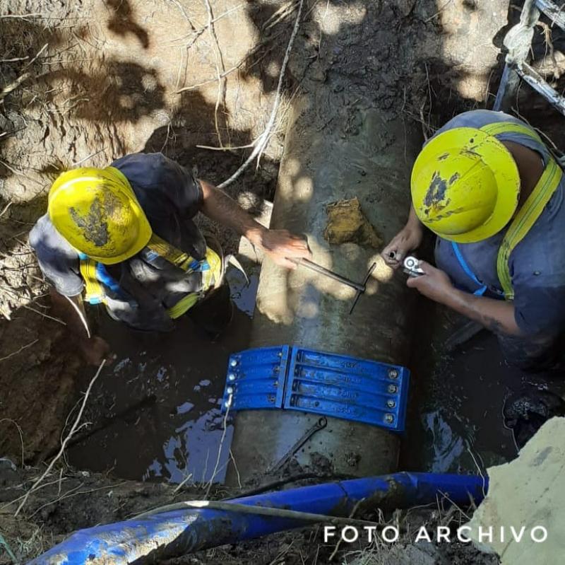 Trabajos de reparación sobre la red de agua en Berisso