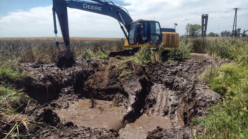 ABSA repara el Acueducto 9 de Julio-Casares- Pehuajó en sectores inundables