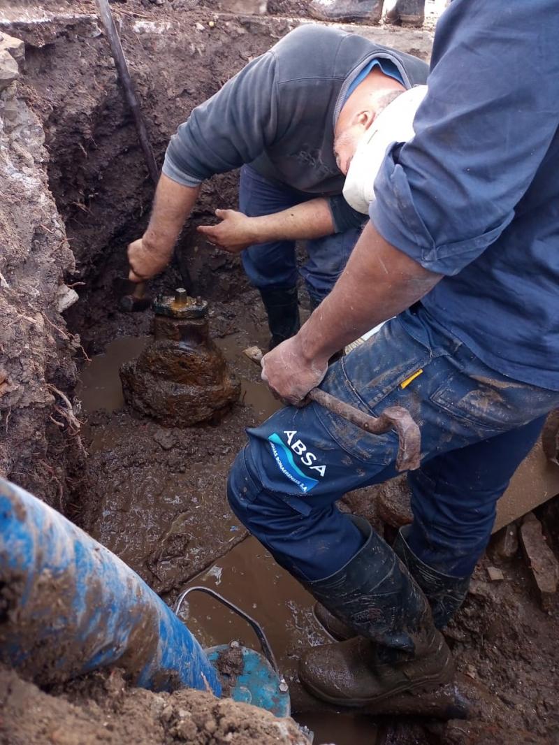 Trabajos sobre la red de agua en La Plata