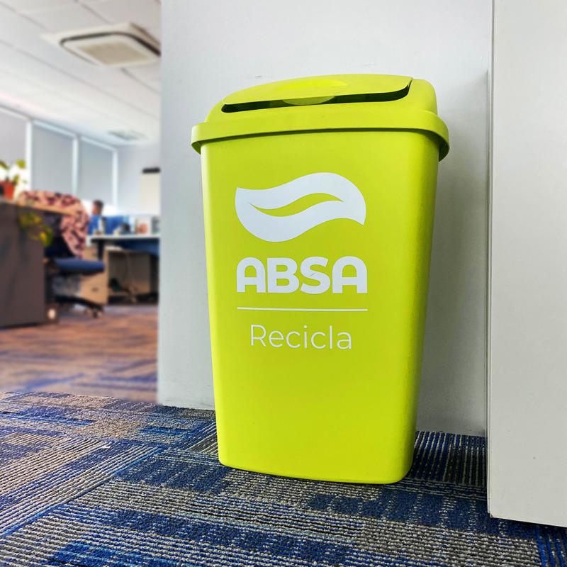 Reducimos, reciclamos y nos comprometemos con el ambiente: mir todos los residuos que recuperamos para convertirse en materia prima.
