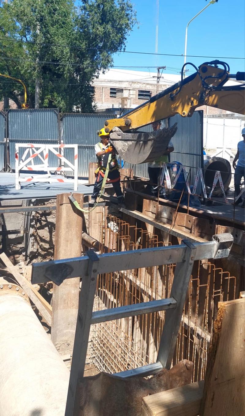 Bahía Blanca: trabajos preliminares al recambio de válvula sobre el acueducto Brandsen