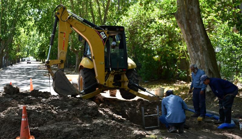 La Plata: avanzan los trabajos de reparación sobre un acueducto en 50 y 118