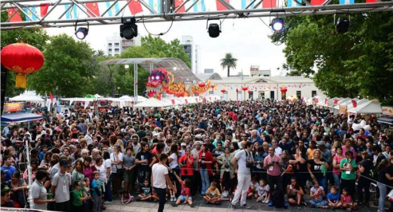 ABSA instaló un puesto de hidratación en el festejo del Año Nuevo Chino