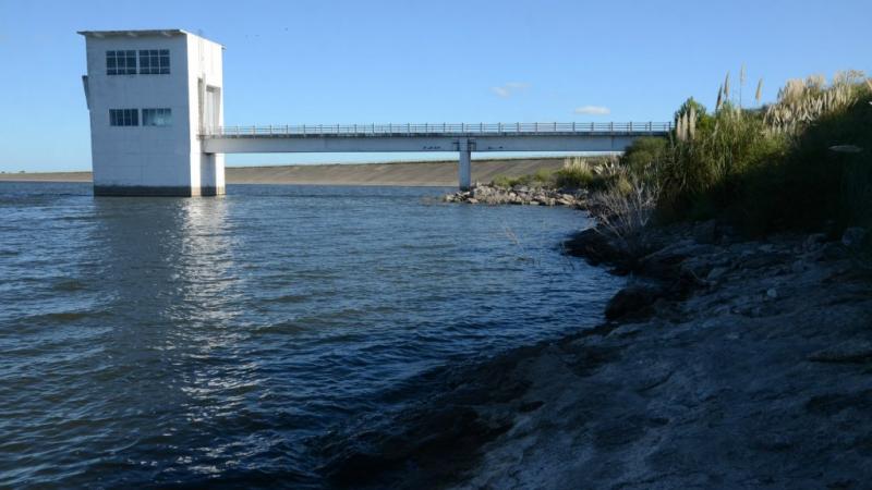 Floración algal en el Dique Paso de las Piedras: presión reducida en la red de agua potable