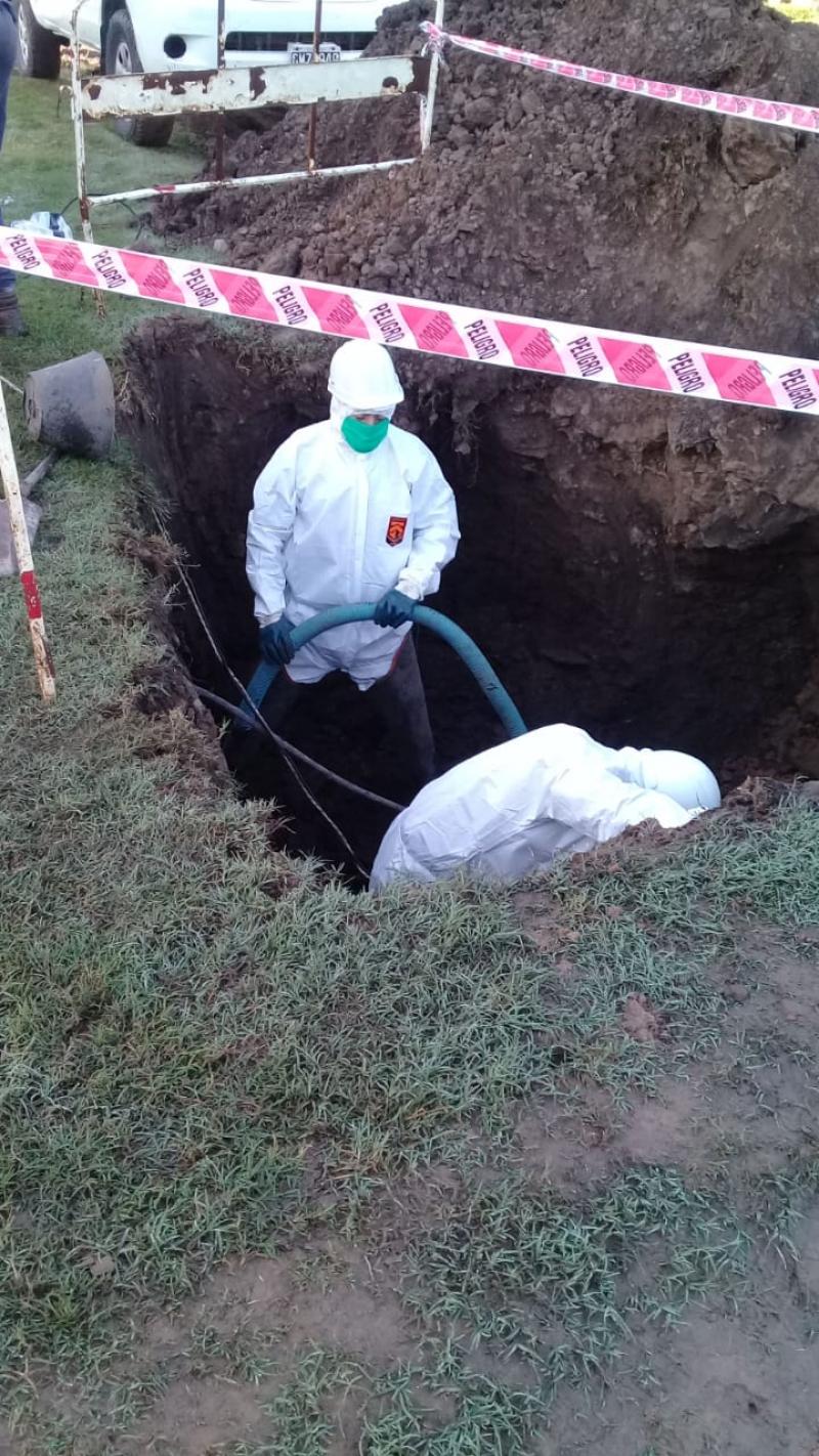 Reparación sobre la red cloacal de Roque Pérez