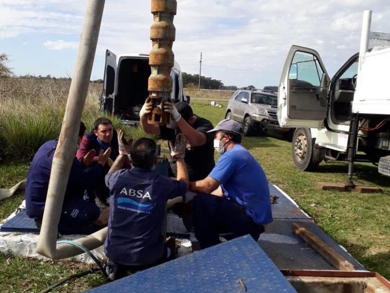 Operarios de la empresa reemplazaron un equipo de bombeo en Magdalena