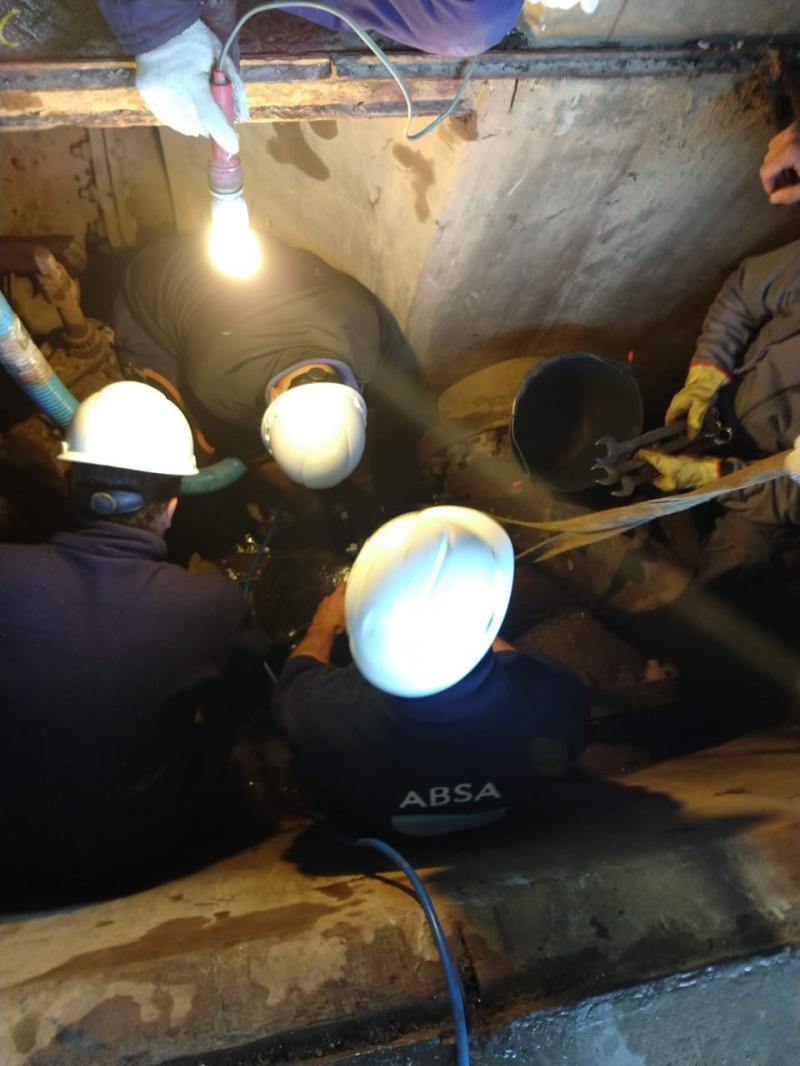 Nueva válvula en la bajada del tanque de agua en General Belgrano