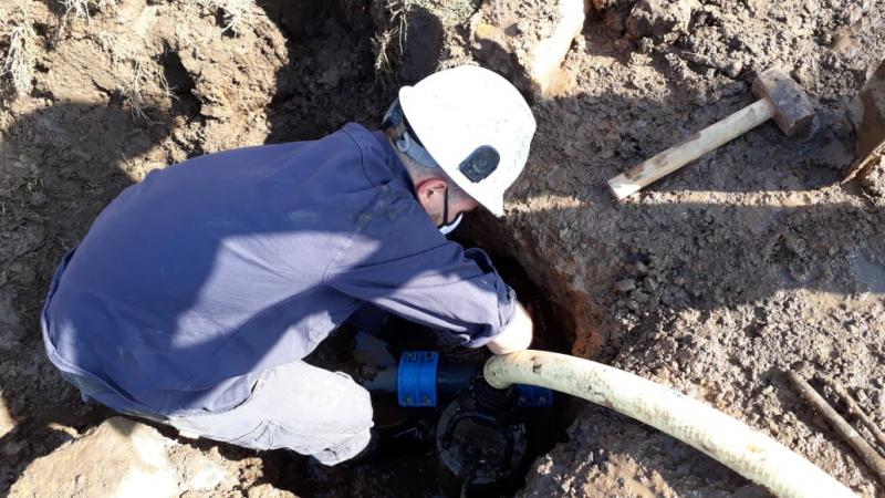 Trabajos de mantenimiento en la red de agua de San Miguel del Monte