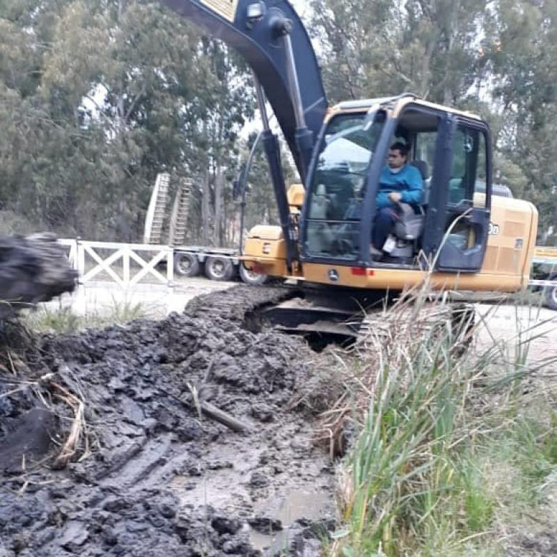Tareas de reparación sobre Acueducto en Ensenada 