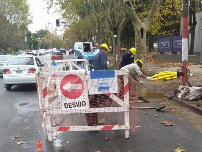 Rotura imprevista sobre la red de agua en La Plata