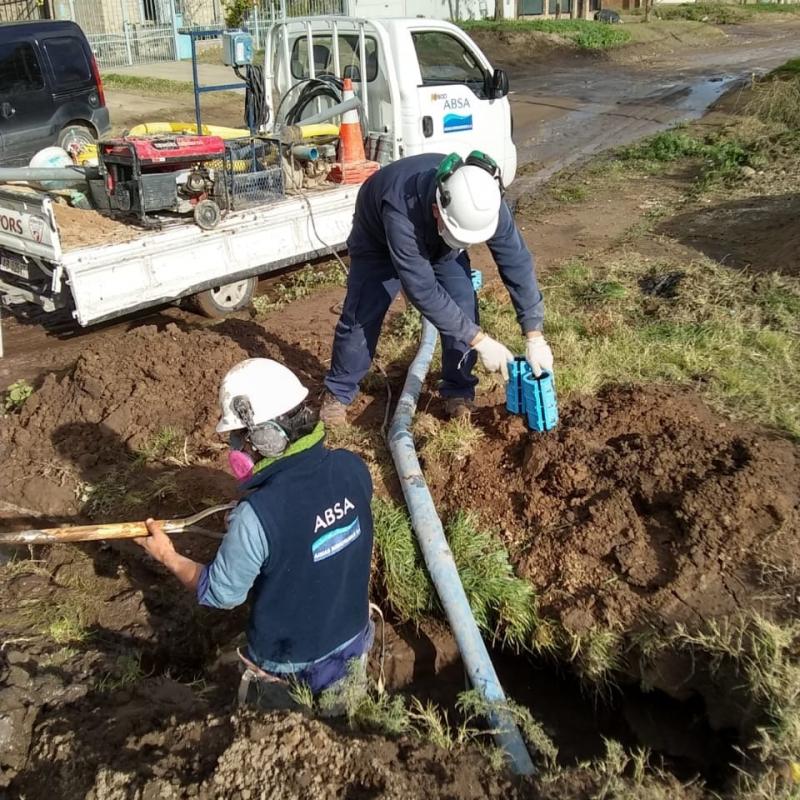 Trabajos de reparación sobre la red de agua en Bahía Blanca
