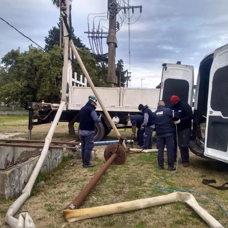  Tareas de mantenimiento en la red de agua en La Plata  