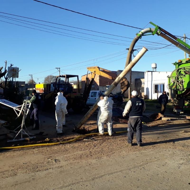 Trabajos de mantenimiento en la red cloacal en Lincoln