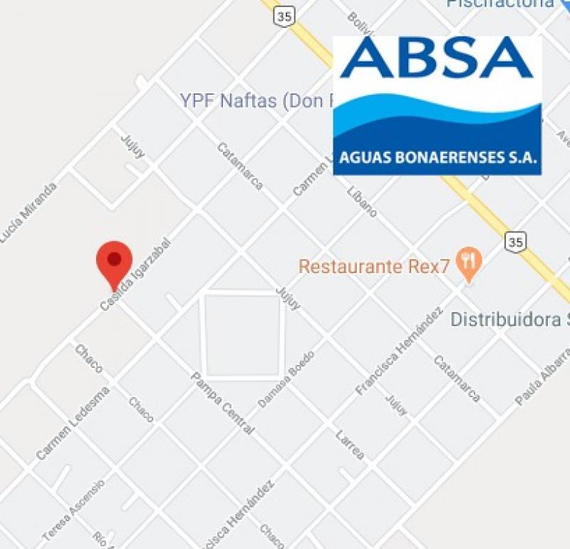 Por una conexión ilegal, ABSA repara una cañería en Bahía Blanca