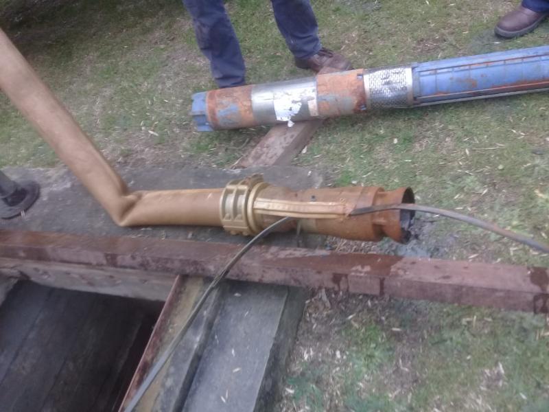 Tareas de reparación y mantenimiento en barrio Aeropuerto de La Plata