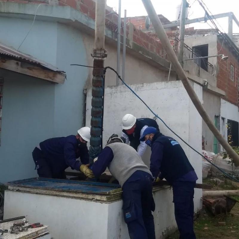 ABSA reemplazó una bomba en la red de agua del Barrio Aeropuerto