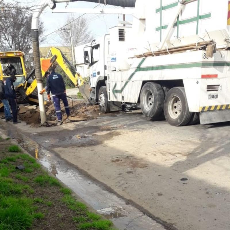 Dolores: reparación de un colector cloacal
