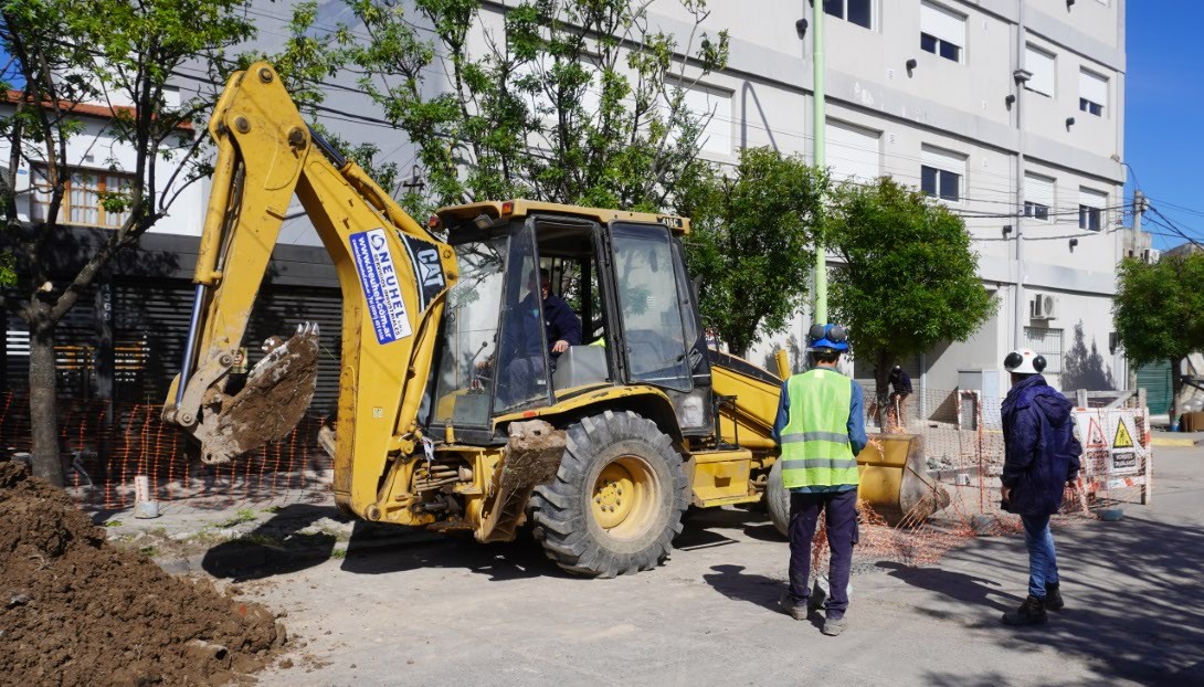 Bahía Blanca: avanza el recambio de colectores cloacales