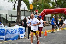 ABSA colaboró en la hidratación de cientos de maratonistas en el Bosque Platense