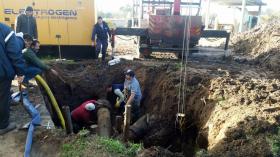 Reparación de importante cañería de agua en el Centro Operativo Cruce