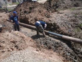 Ensenada: reparación y desvío de cañería para beneficio del barrio Belgrano