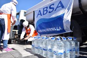 ABSA entregó más de cinco mil litros de agua para la “Gran paella Solidaria Platense”