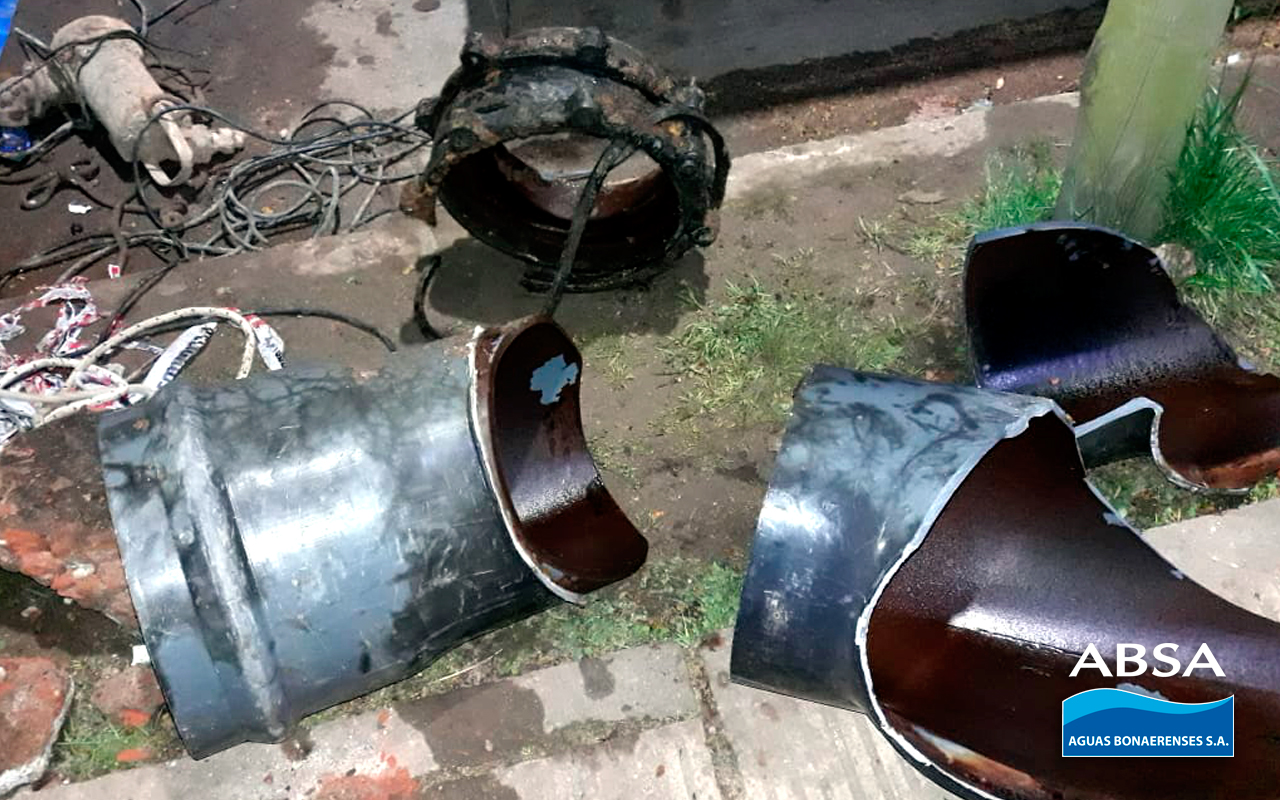 Dolores - Continuarán durante la madrugada los trabajos para reparar la rotura sobre el tanque