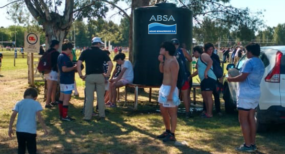 ABSA suministró agua potable en encuentro de rugby infantil en Bahía Blanca